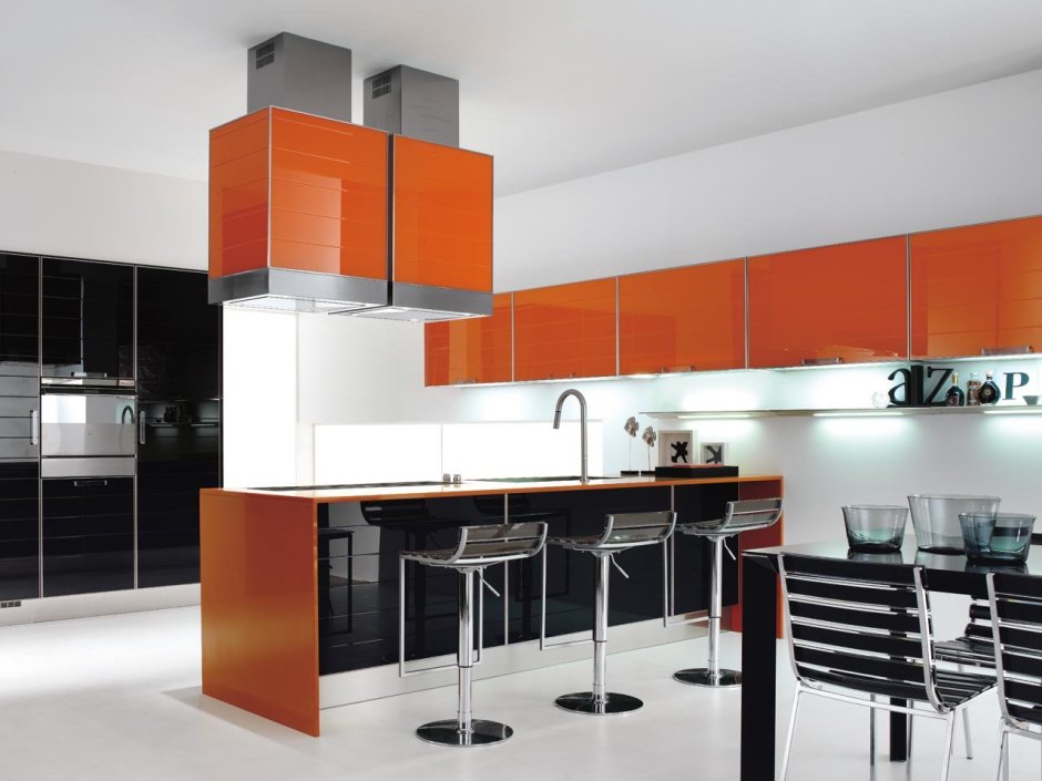 Кухонный гарнитур оранжевый с черным