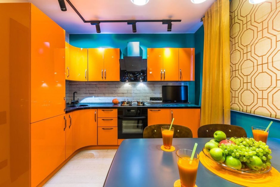 Оранжевые обои на кухне в интерьере