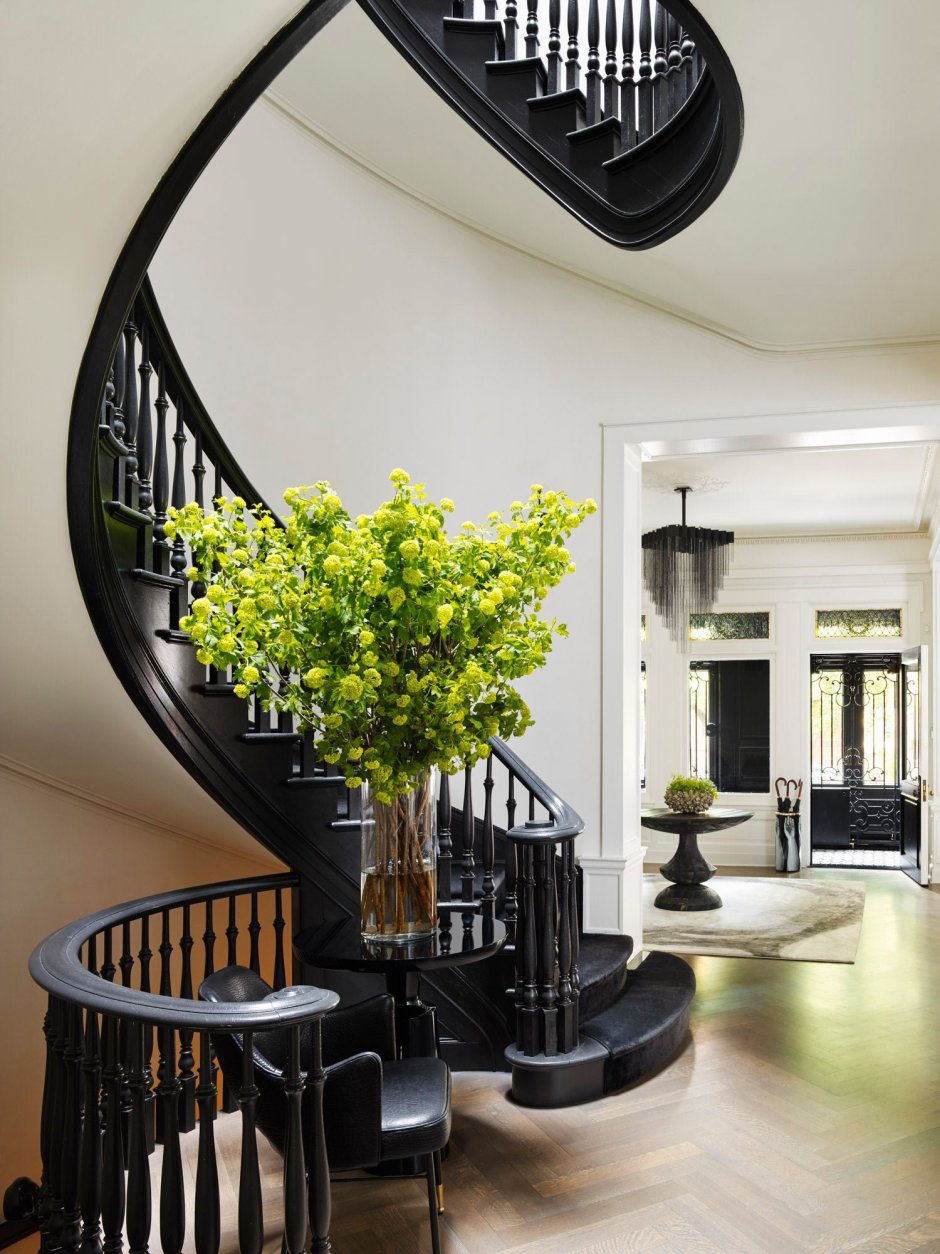 Дизайнерская лестница черная