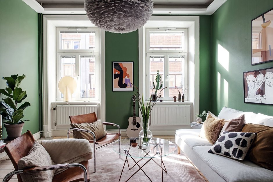 Сине-зеленый диван в скандинавском стиле