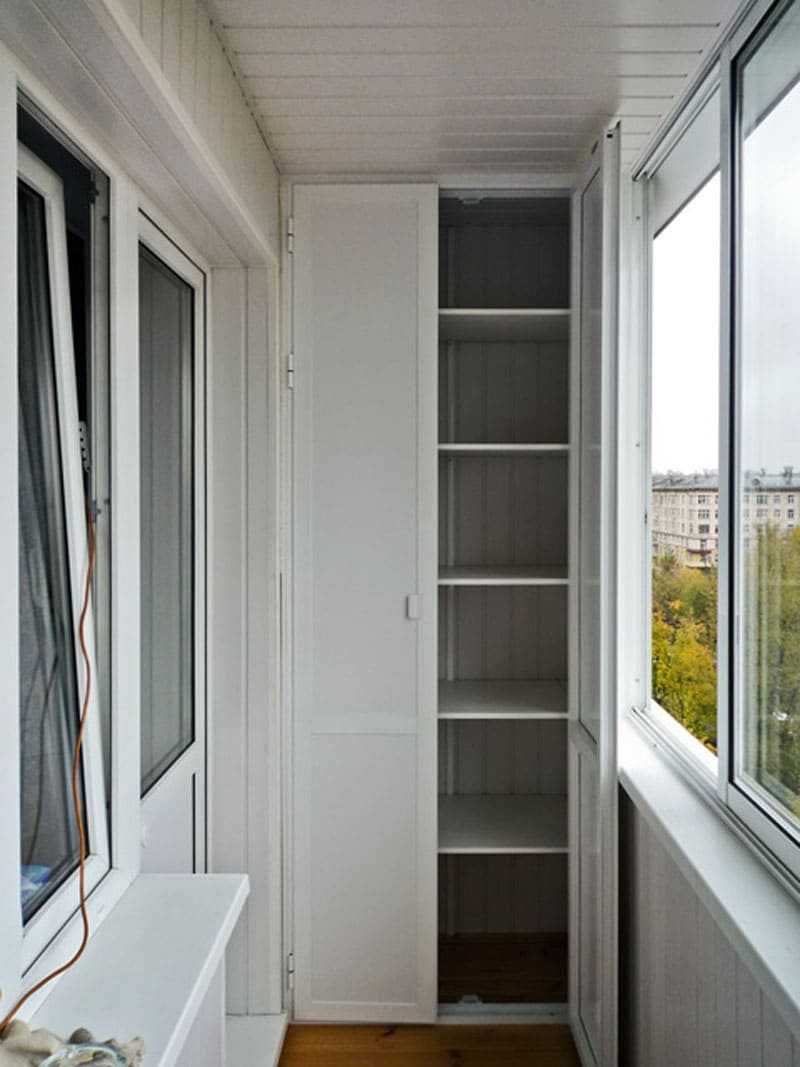 Пластиковый шкаф на балкон