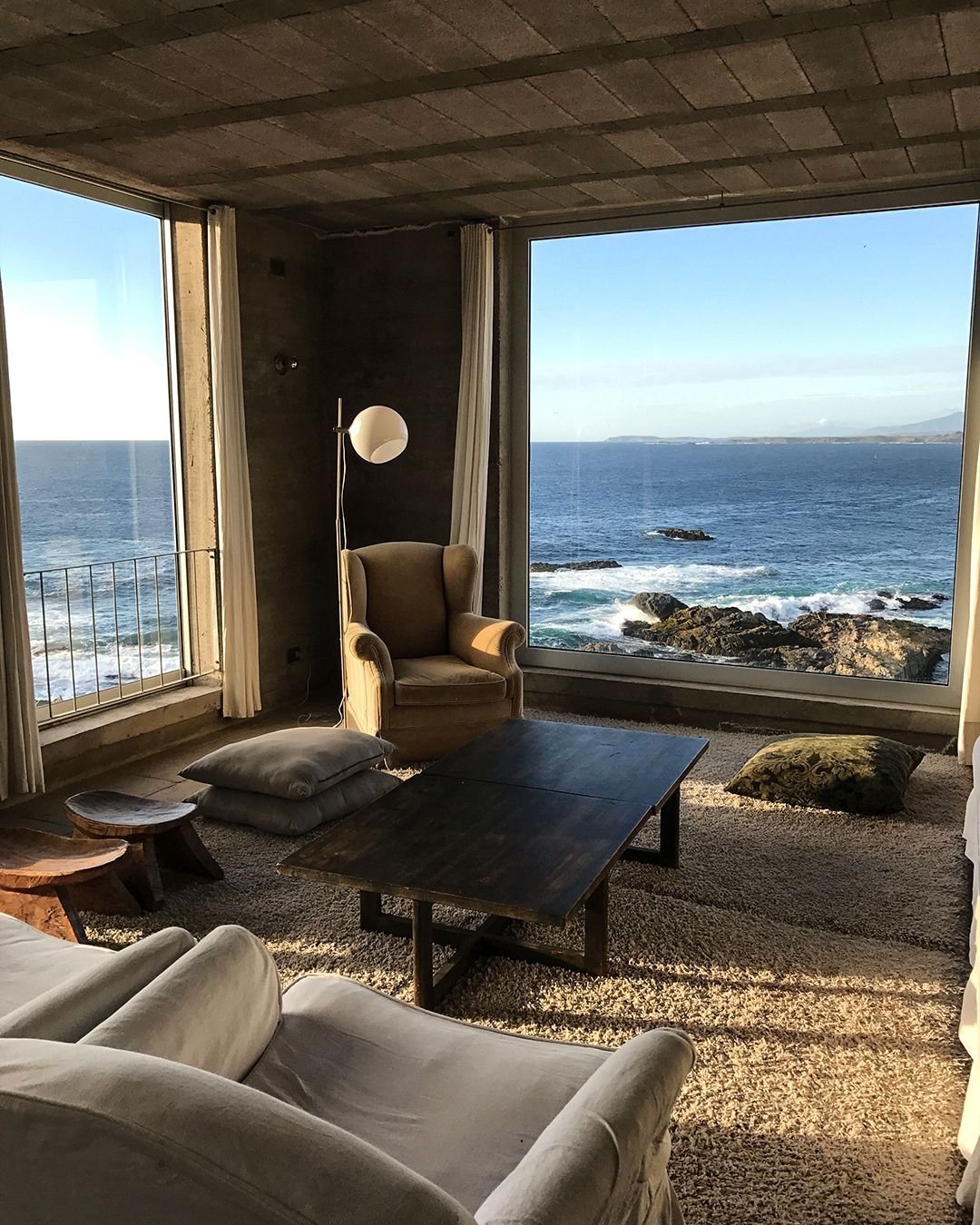 Домик с видом на море. Дом у моря TLC. Вилла с панорамными окнами. Домик у моря. Вилла с видом на океан.