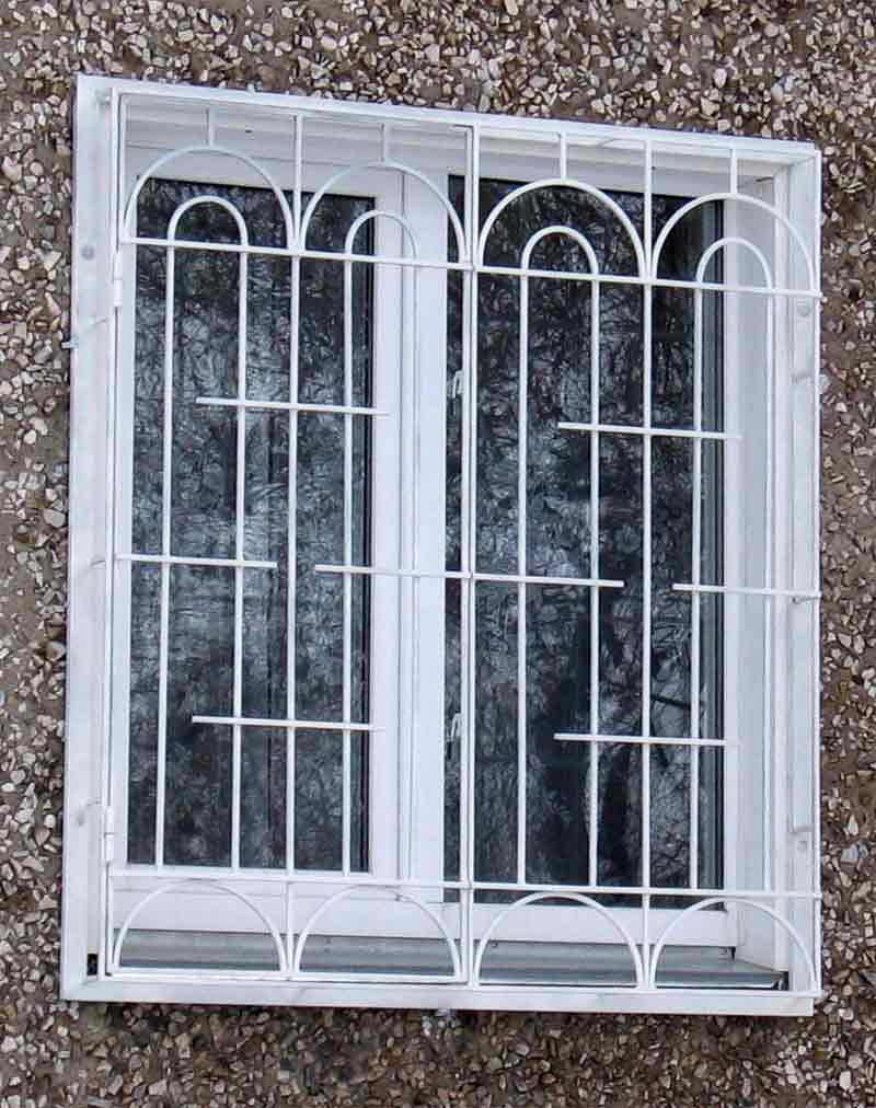 Решетки на окна белые