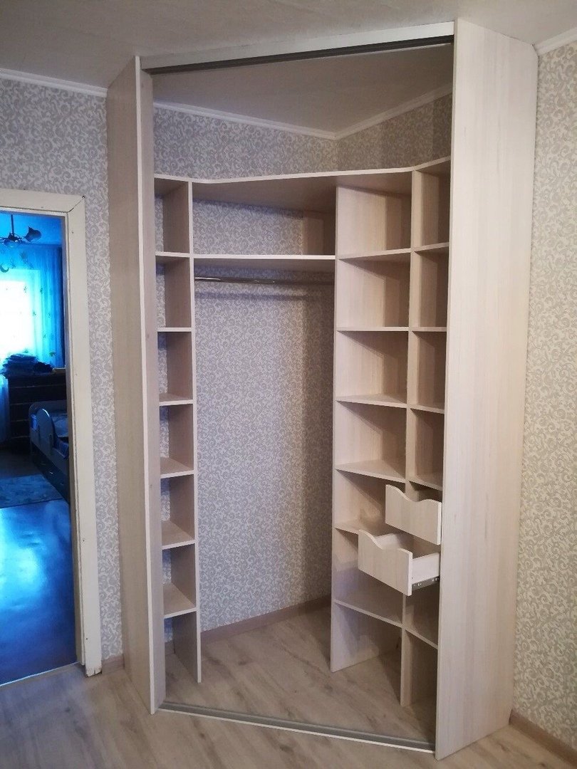 Шкаф купе в маленькой спальне