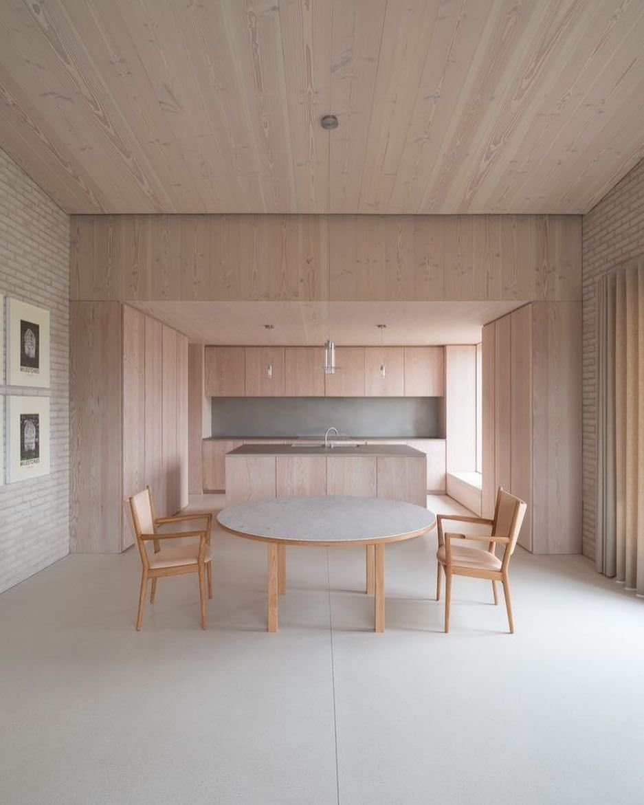 Отделка потолка фанерой