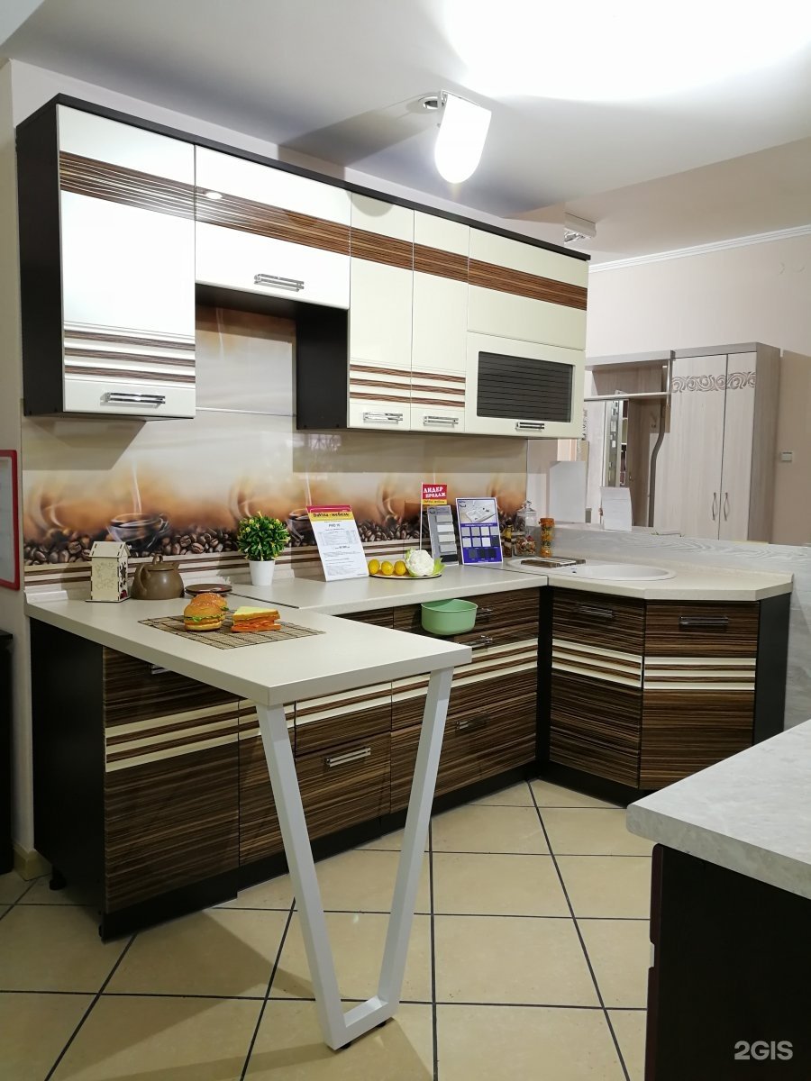 Кухня с поворотом столешницы