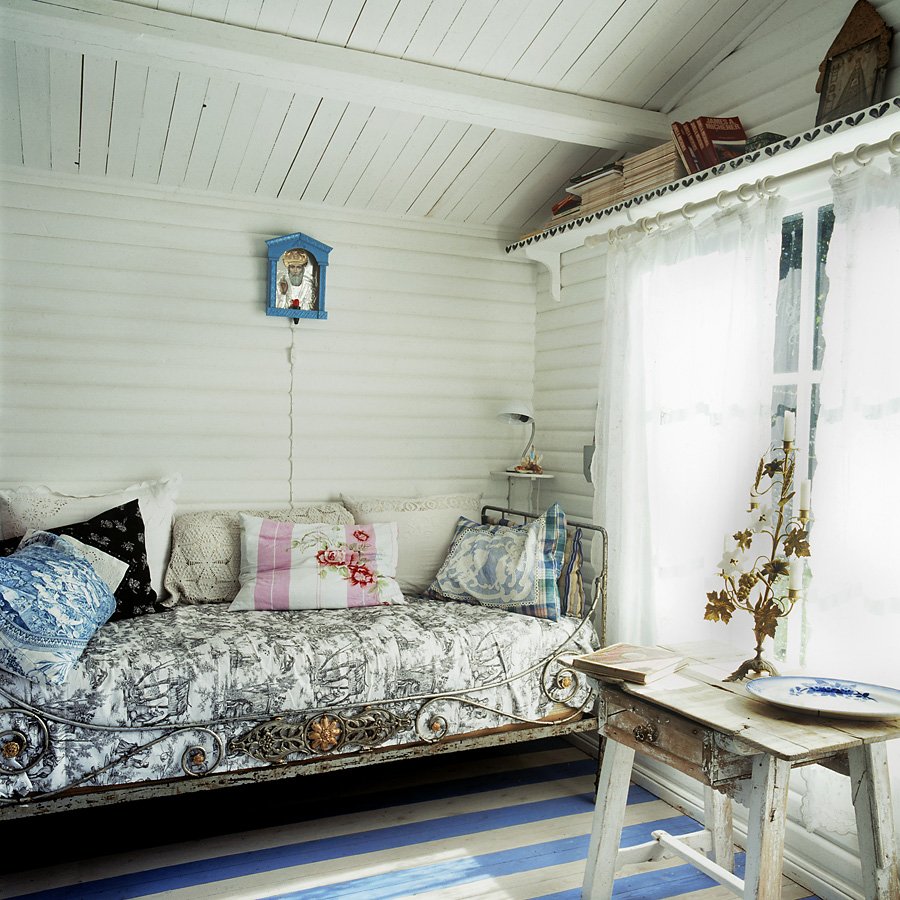 Старый дачный домик внутри