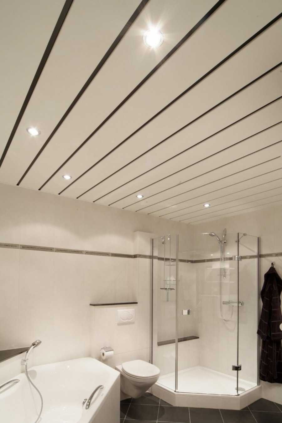 Потолок в ванную комнату