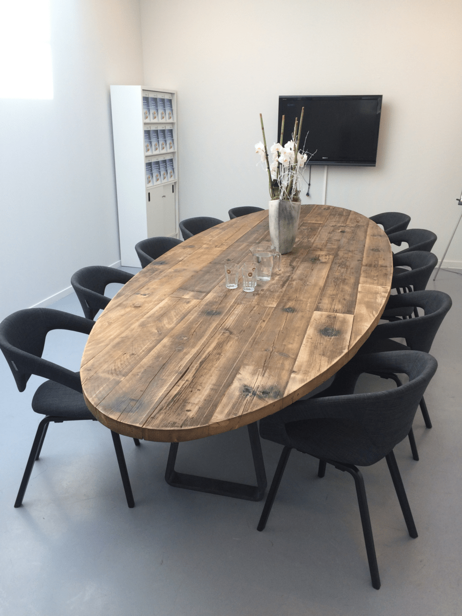 Обеденный стол Barnes Round Dining Table
