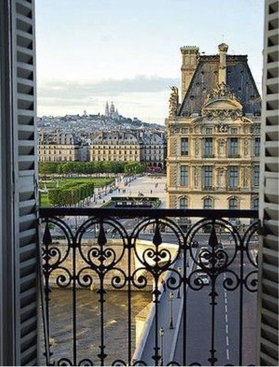 Париж вид из окна Лувр