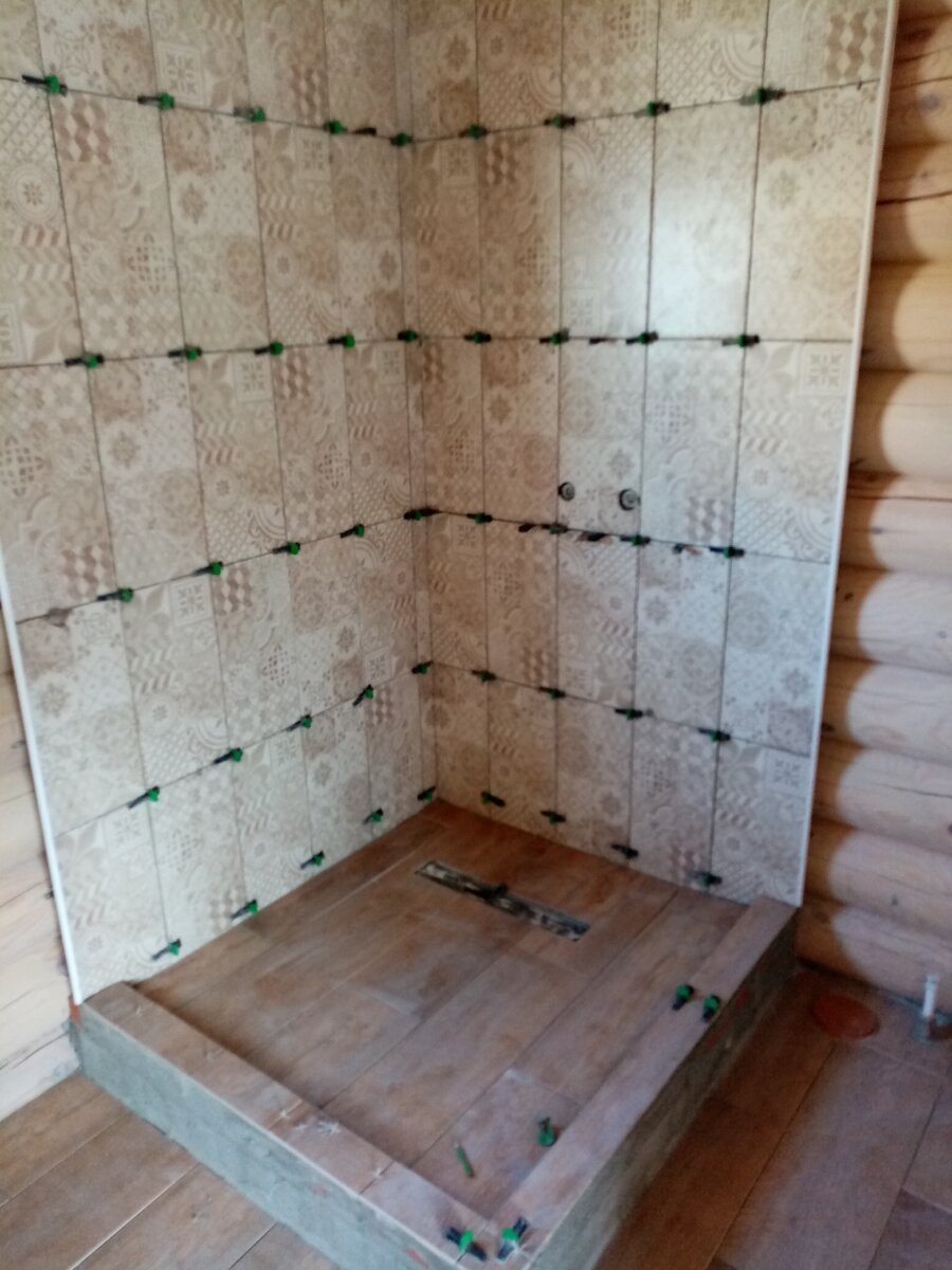 Душевая из плитки в деревянном доме