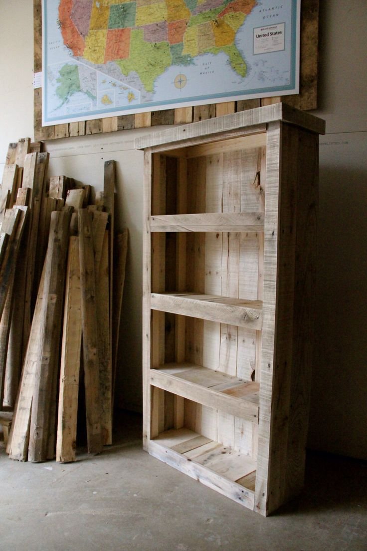 Шкаф из деревянных паллет