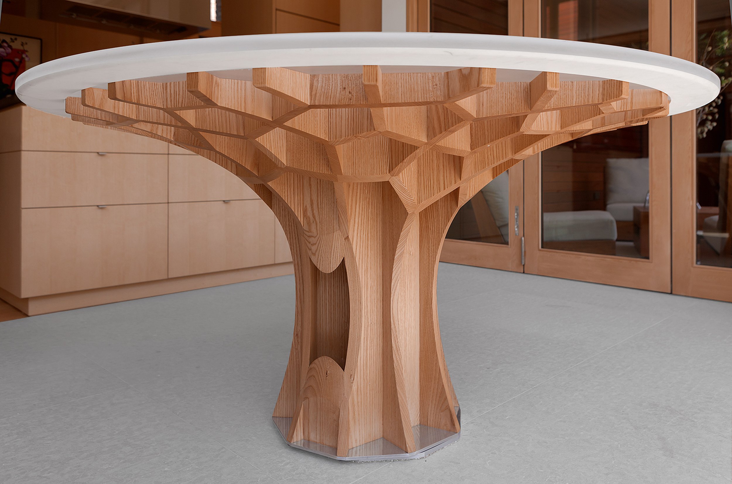 Столик формой с. 3018 CNC стол из дерева. Дизайнерский стол из фанеры. Необычные деревянные столы. Стол необычной формы.