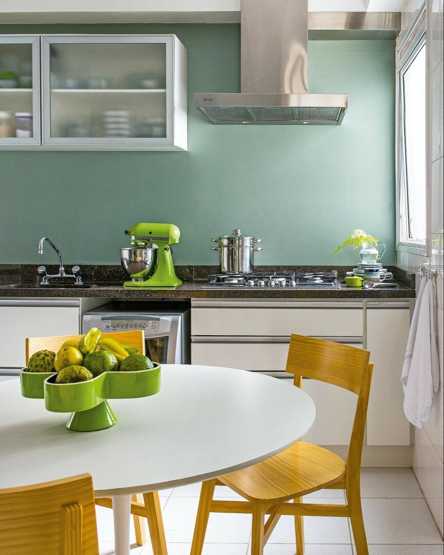Серый и зеленый в интерьере кухни