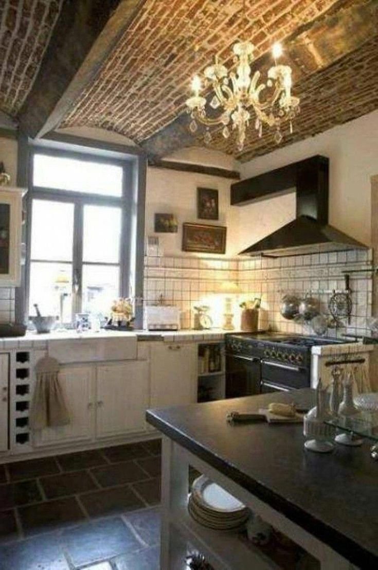 Кирпичная стена на кухне в стиле Прованс