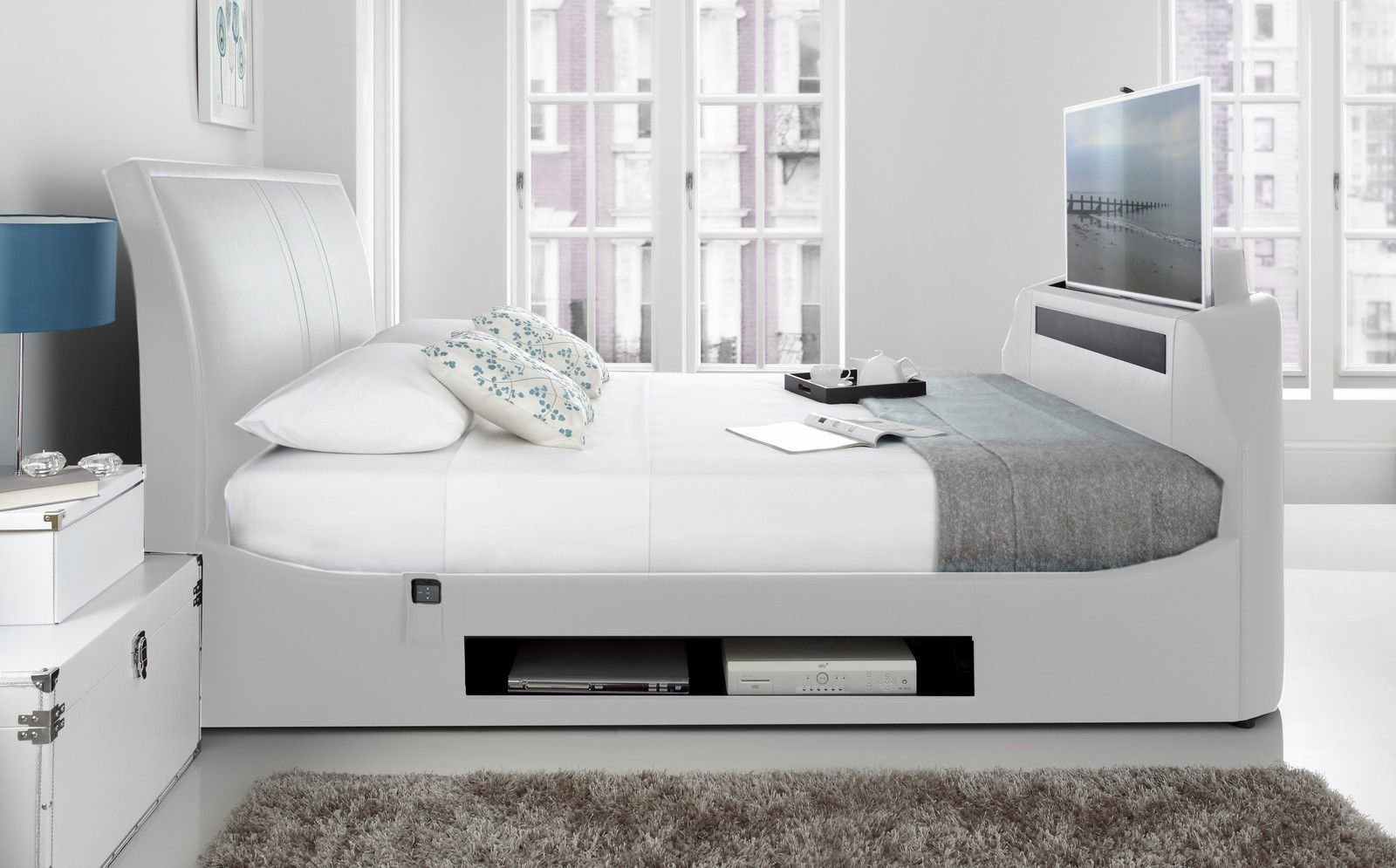Кровать с выдвижным ТВ