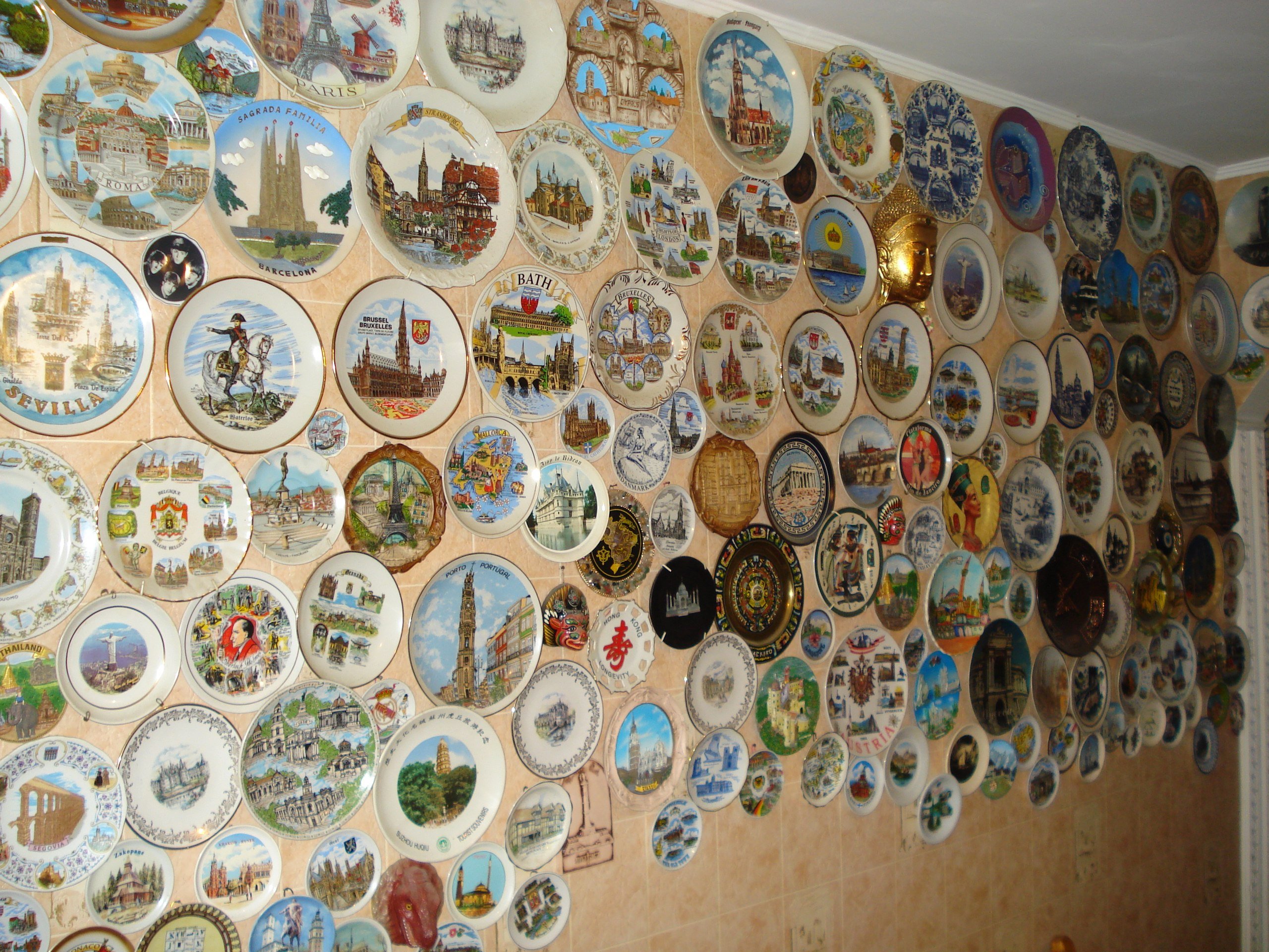 Коллекция тарелочек на стену