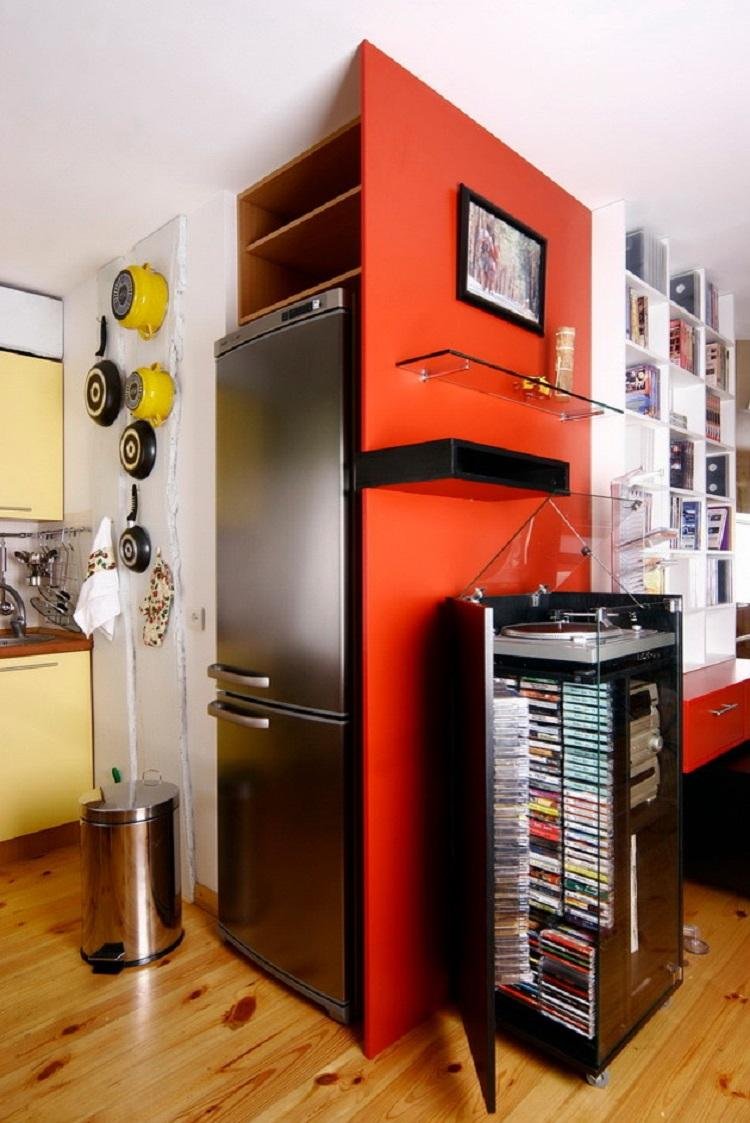 Холодильник в маленькой квартире