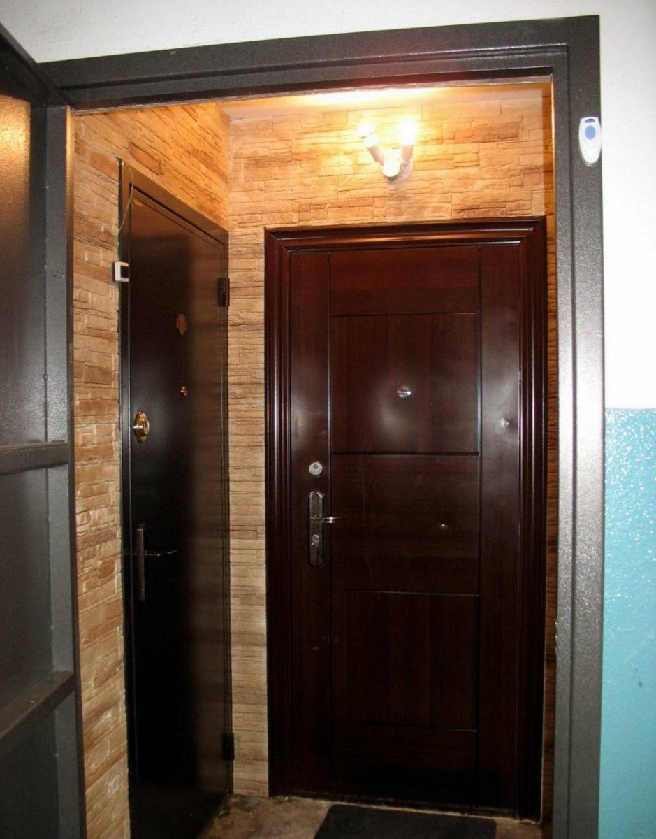 Входная дверь в частный дом