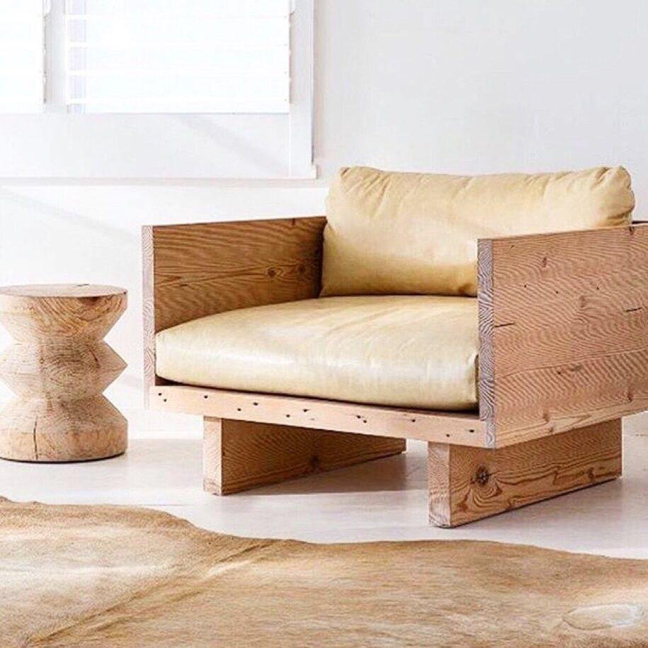 Кресло из дерева