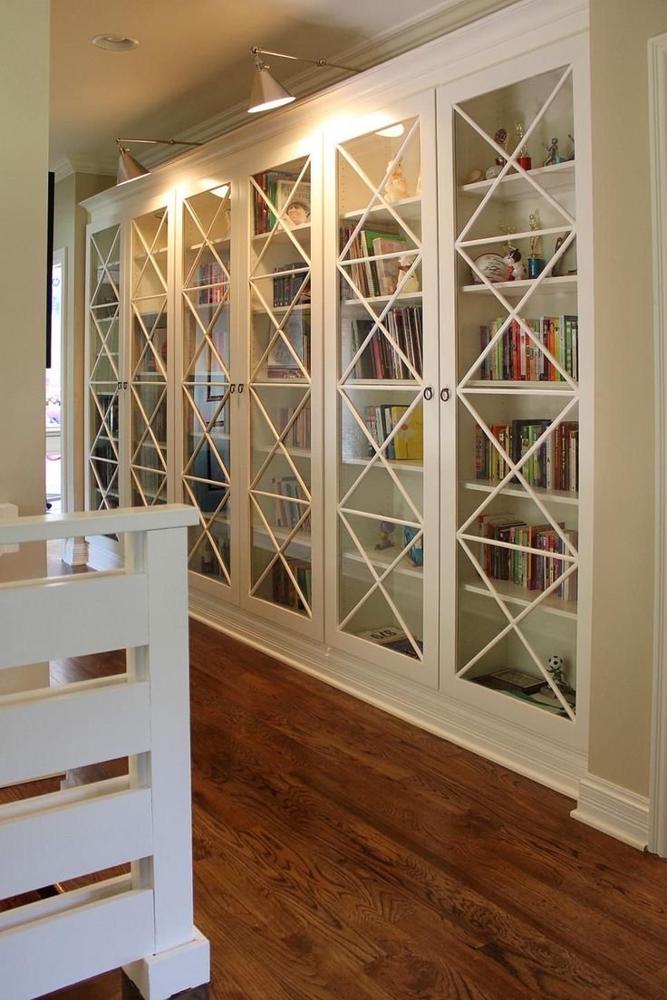Книжный шкаф со стеклянными дверцами Модерн