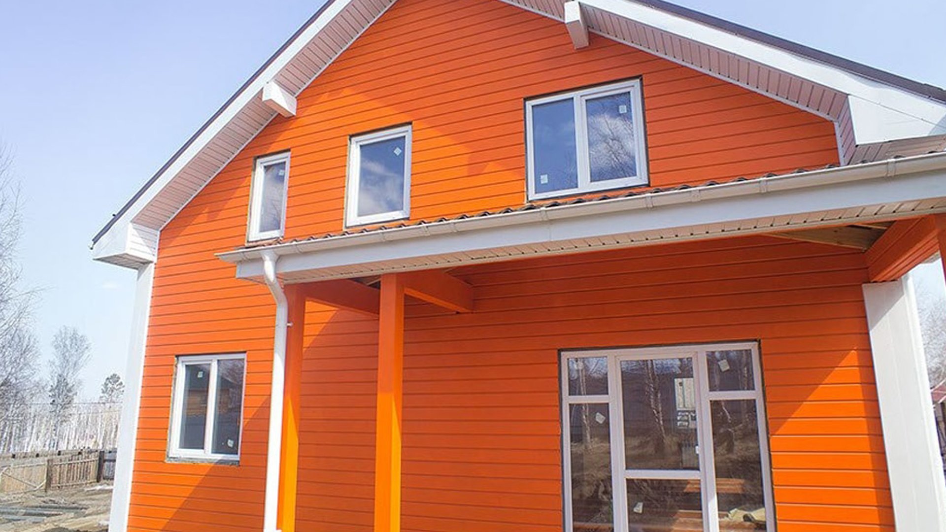 Покраска домов спб. RAL 2004 сайдинг. Оранжевый деревянный дом. Оранжевый фасад дома. Деревянный дом оранжевого цвета.