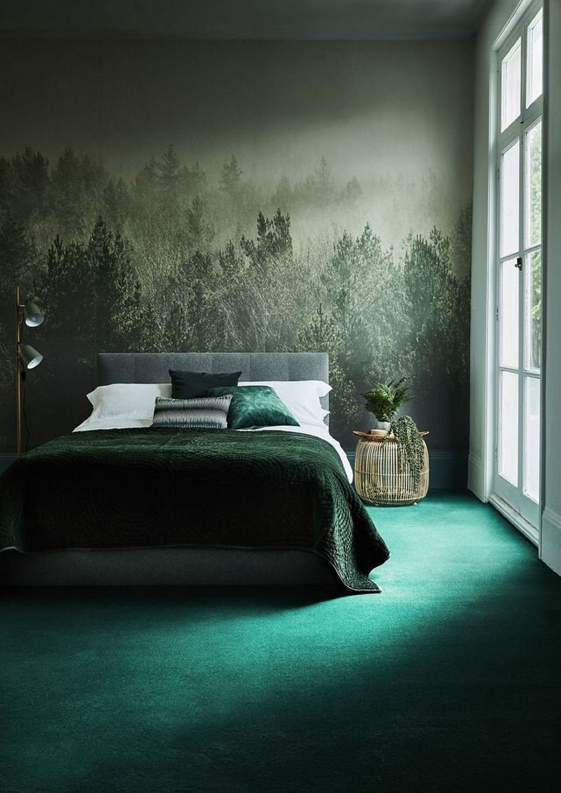 Темно зеленая спальня