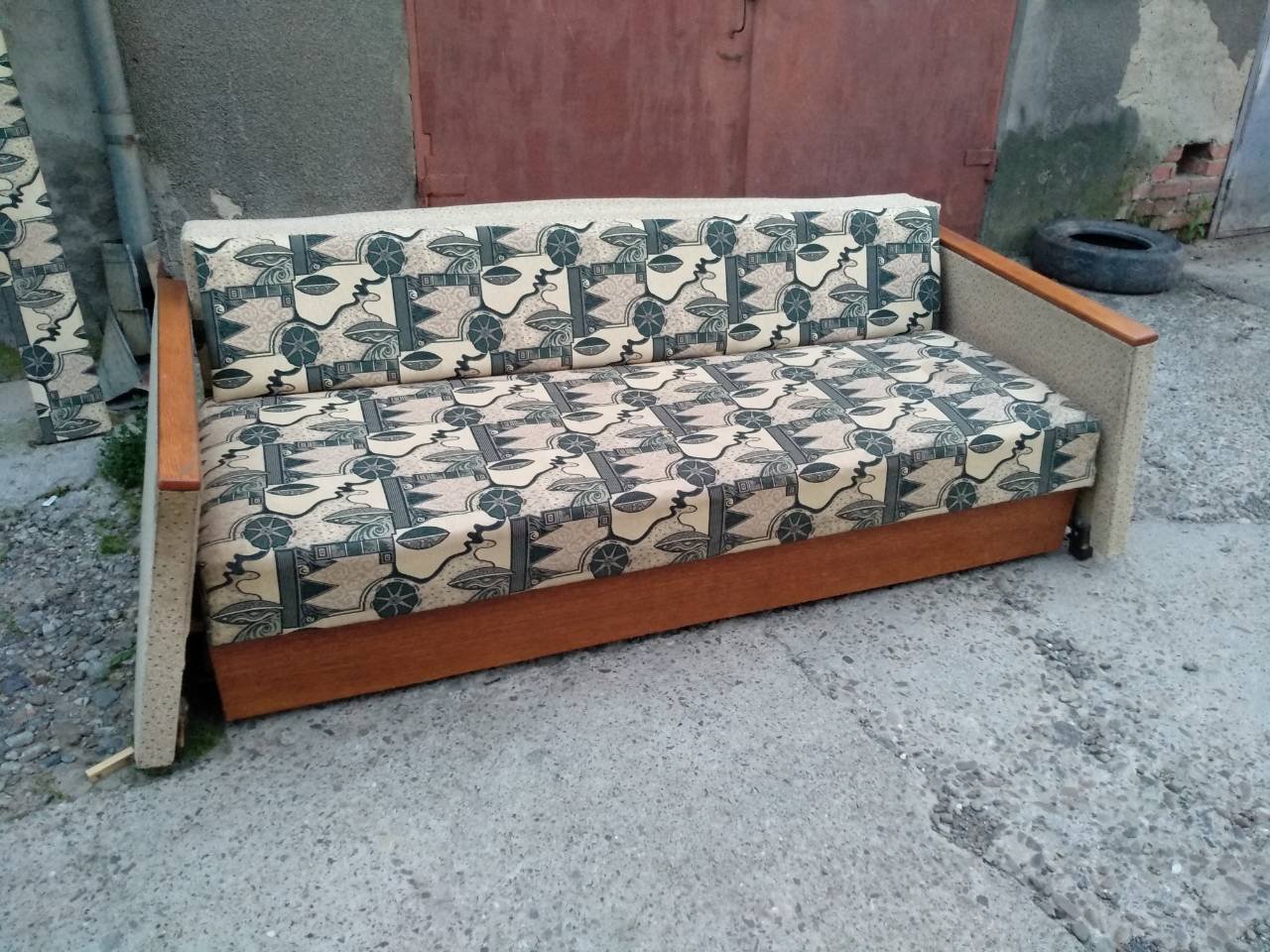 Старый Советский диван книжка