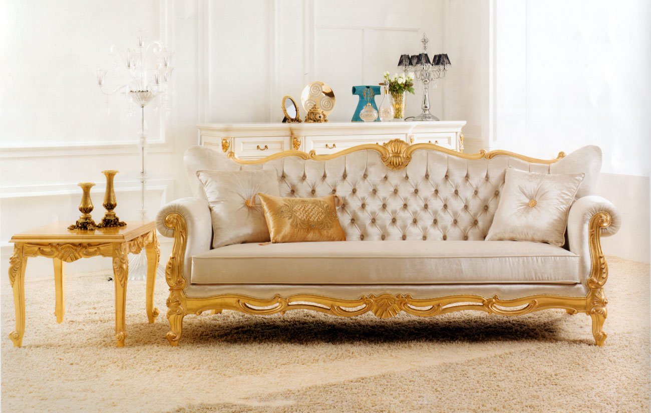 Сайт мебель италии. Диван классический. Диван в классическом стиле. Классические диваны Италия. Белый классический диван.