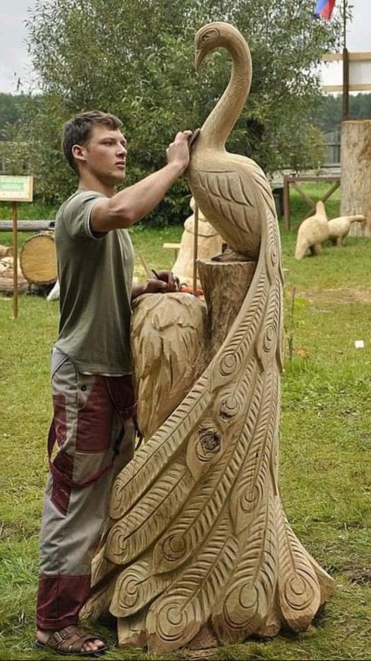 статуи из дерева