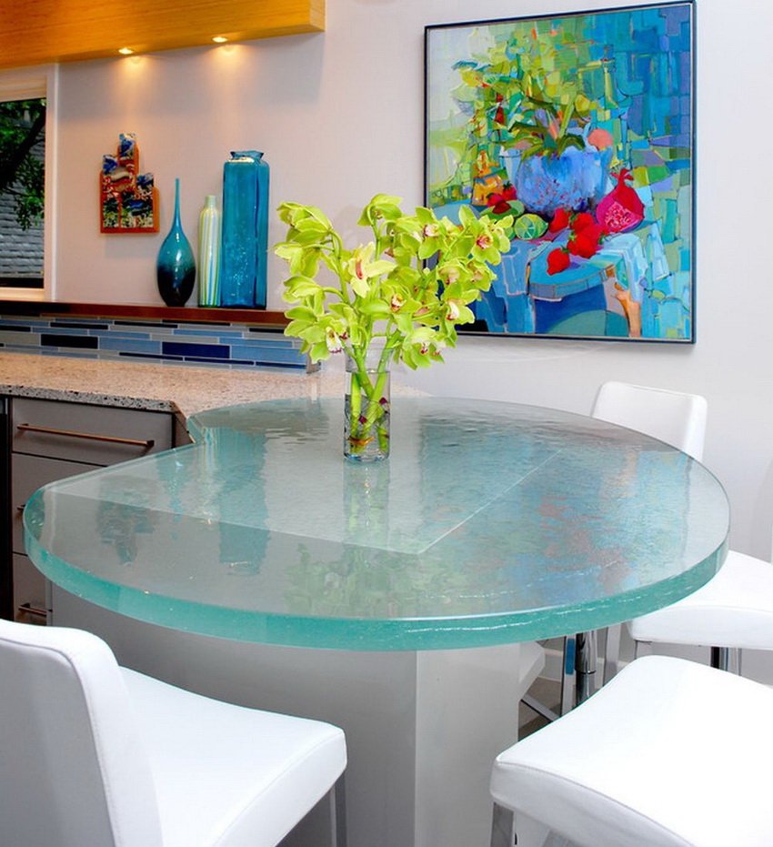 Стеклянный стол для кухни