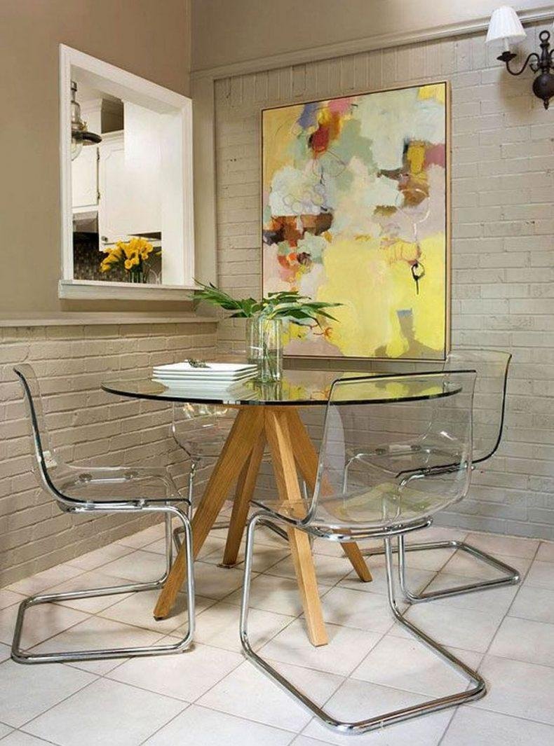 Стеклянный стол