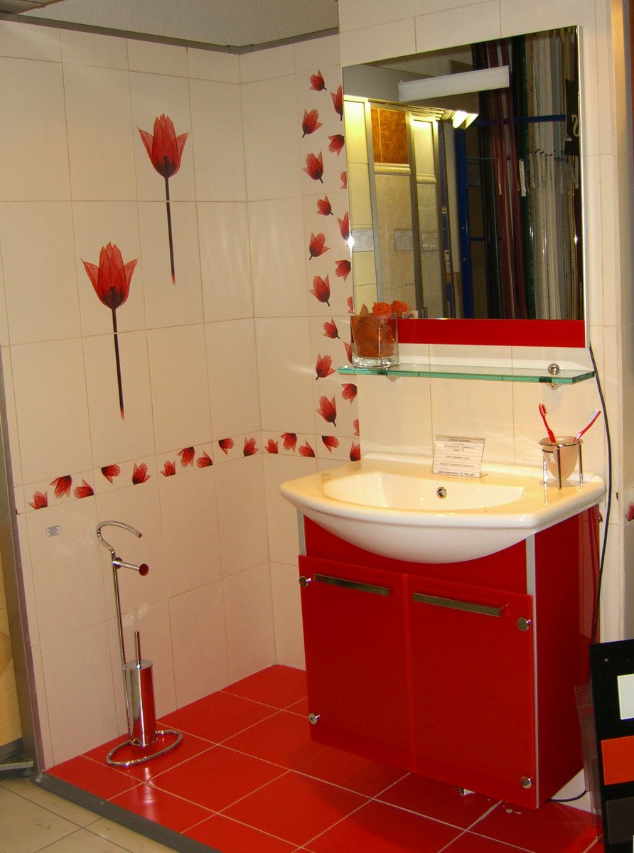 ванна с красной мебелью