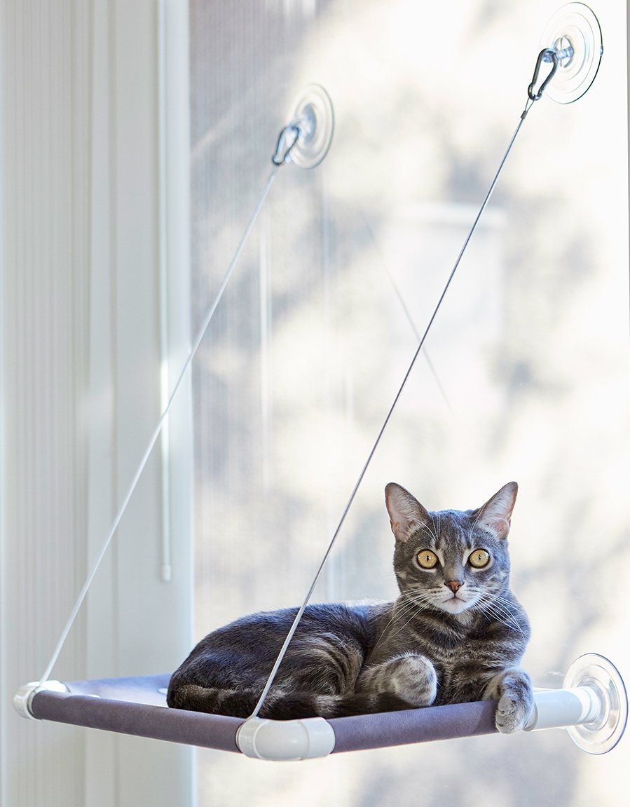 Лежак для кошки на окно