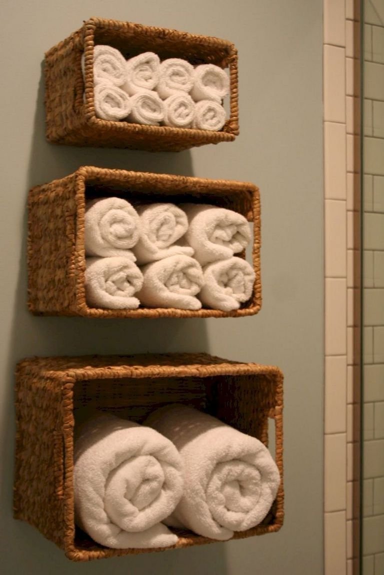 Плетеные корзины в ванную комнату