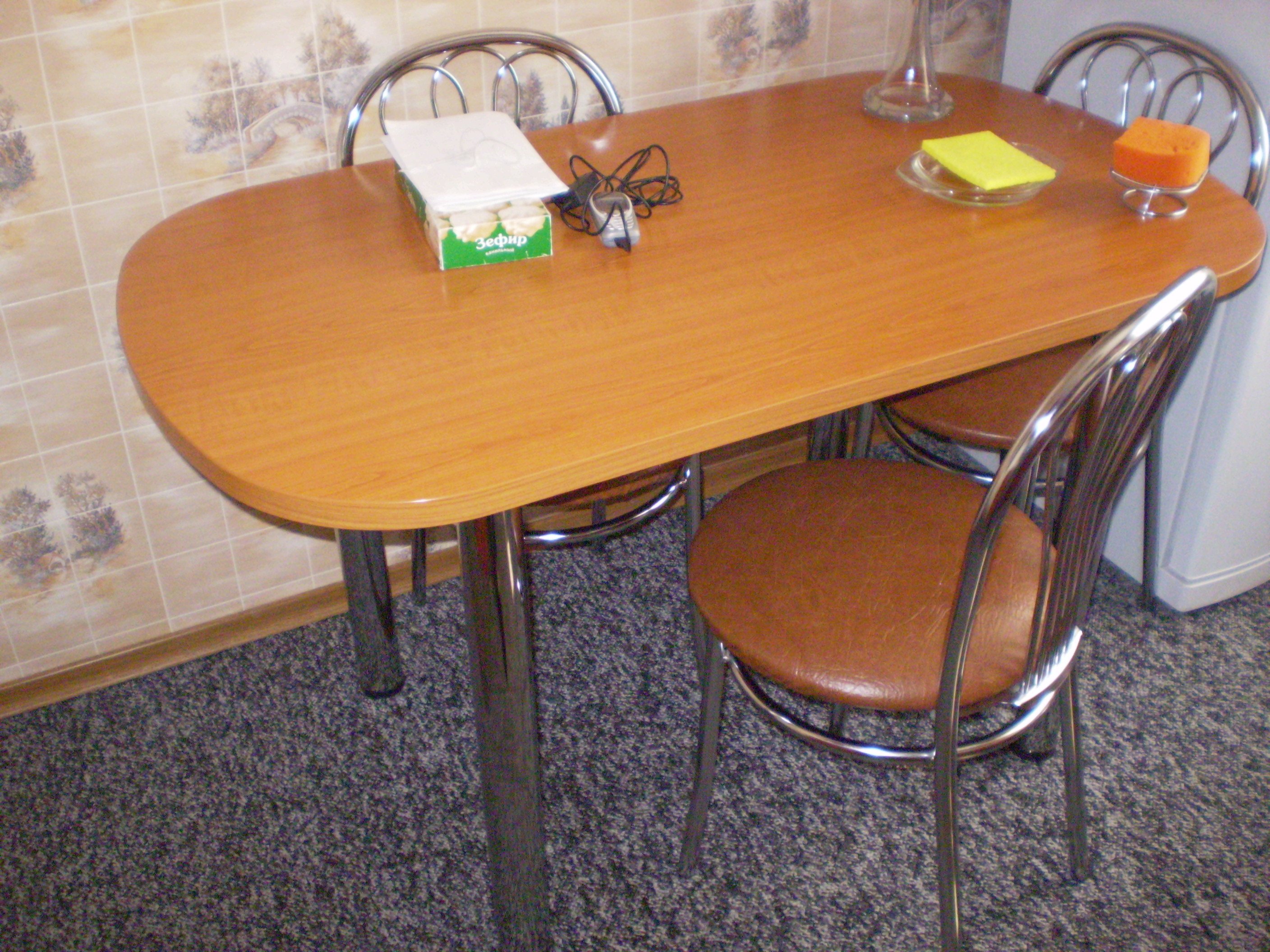 Маленькие кухонные столы в Омске
