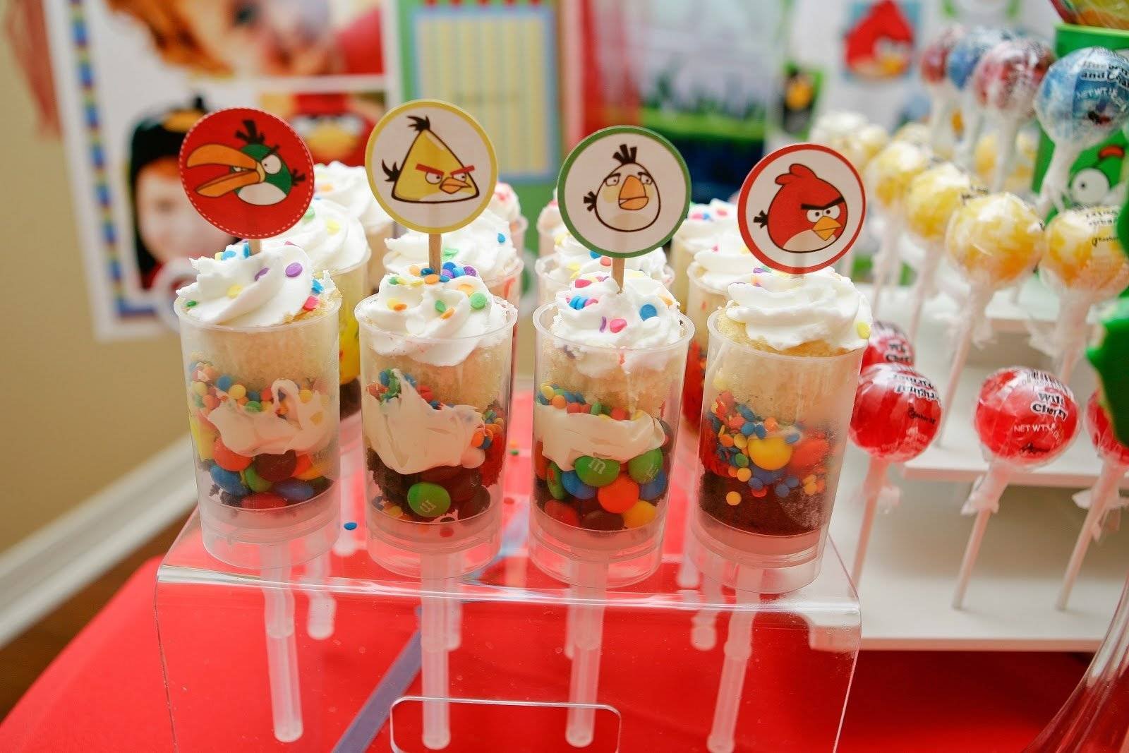 Что можно в сад на день рождения. Трайфлы на выпускной в детском саду. Оригинальные сладости для детей. Сладости в стаканчиках для детей. Трайфлы для детей на день рождения.