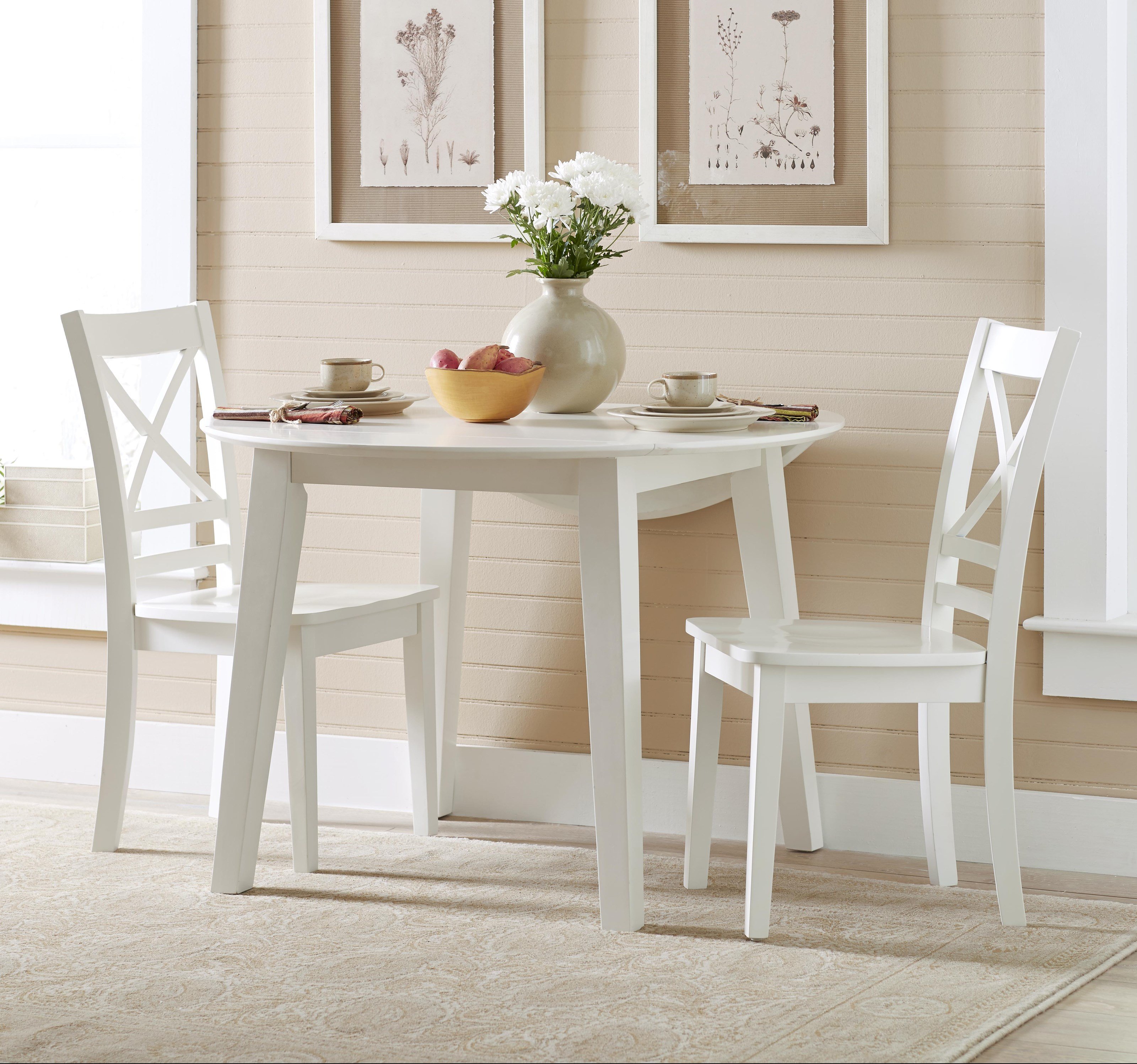 Обеденные столы светлые. Стол кухонный. Красивый обеденный стол. Кухонный стол и стулья. Белый деревянный стол для кухни.