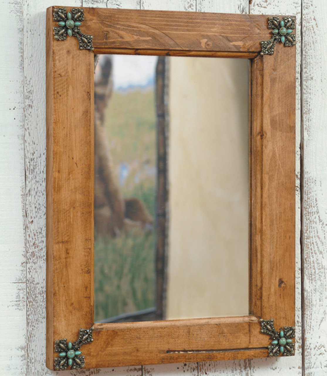 Зеркала в деревянных рамах в деревенском стиле