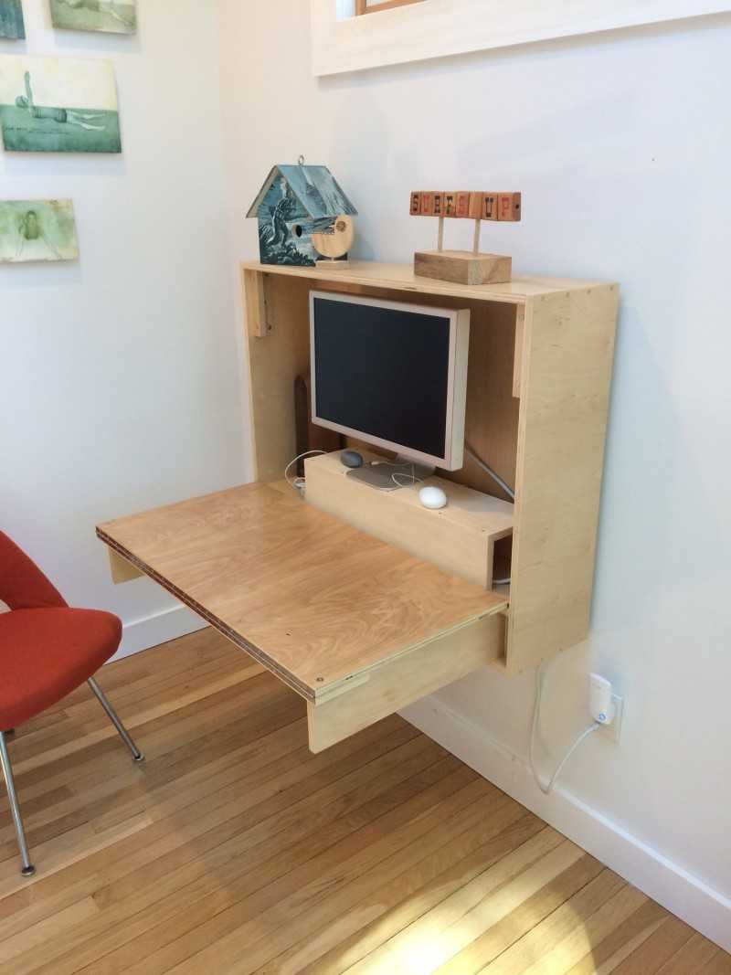 Компактный компьютерный стол для маленькой комнаты