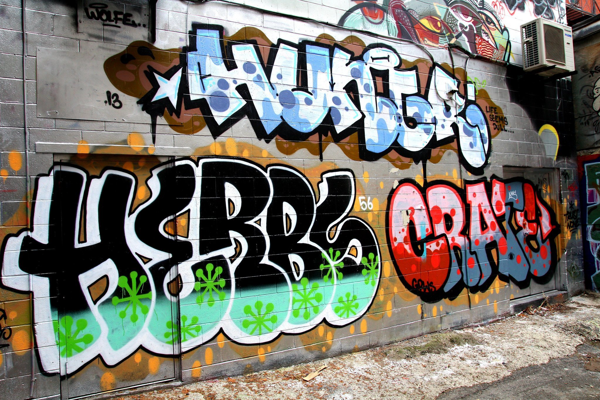 Тэги большие. Граффити. Граффити на стене. Теги граффити. В стиле граффити.