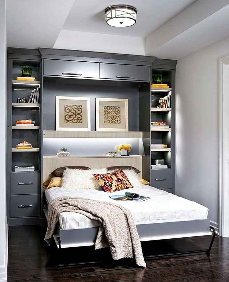 Маленькая спальня со шкафом
