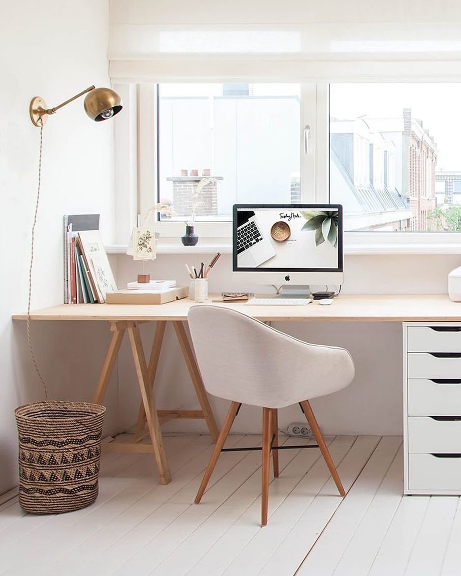 Письменный стол в скандинавском стиле