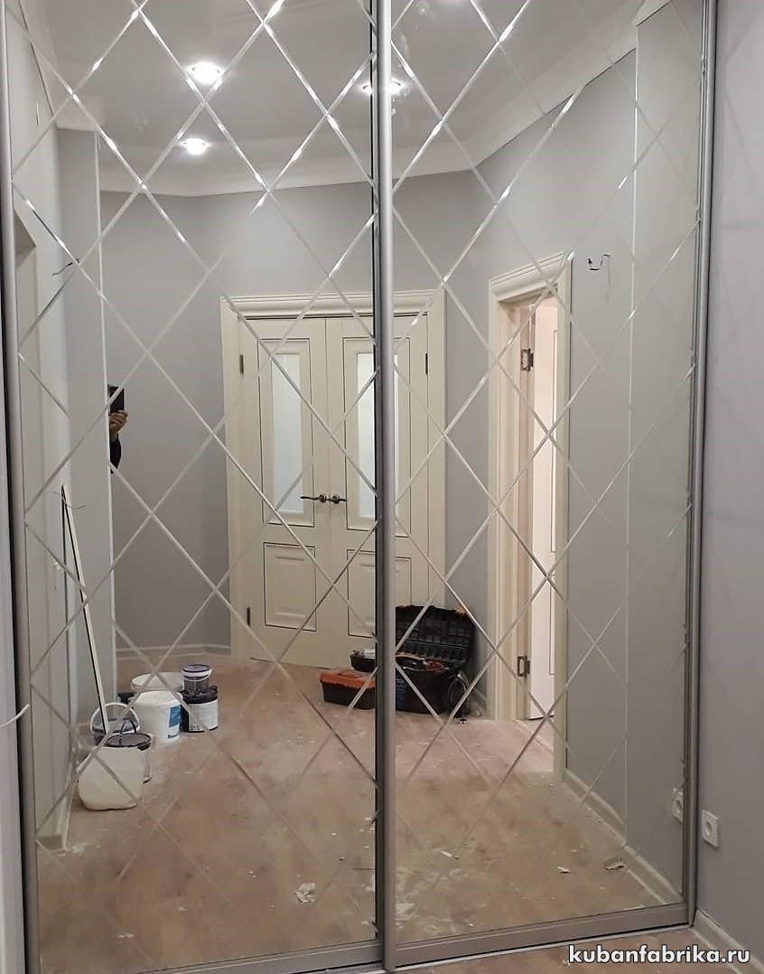 Зеркальный шкаф в прихожую