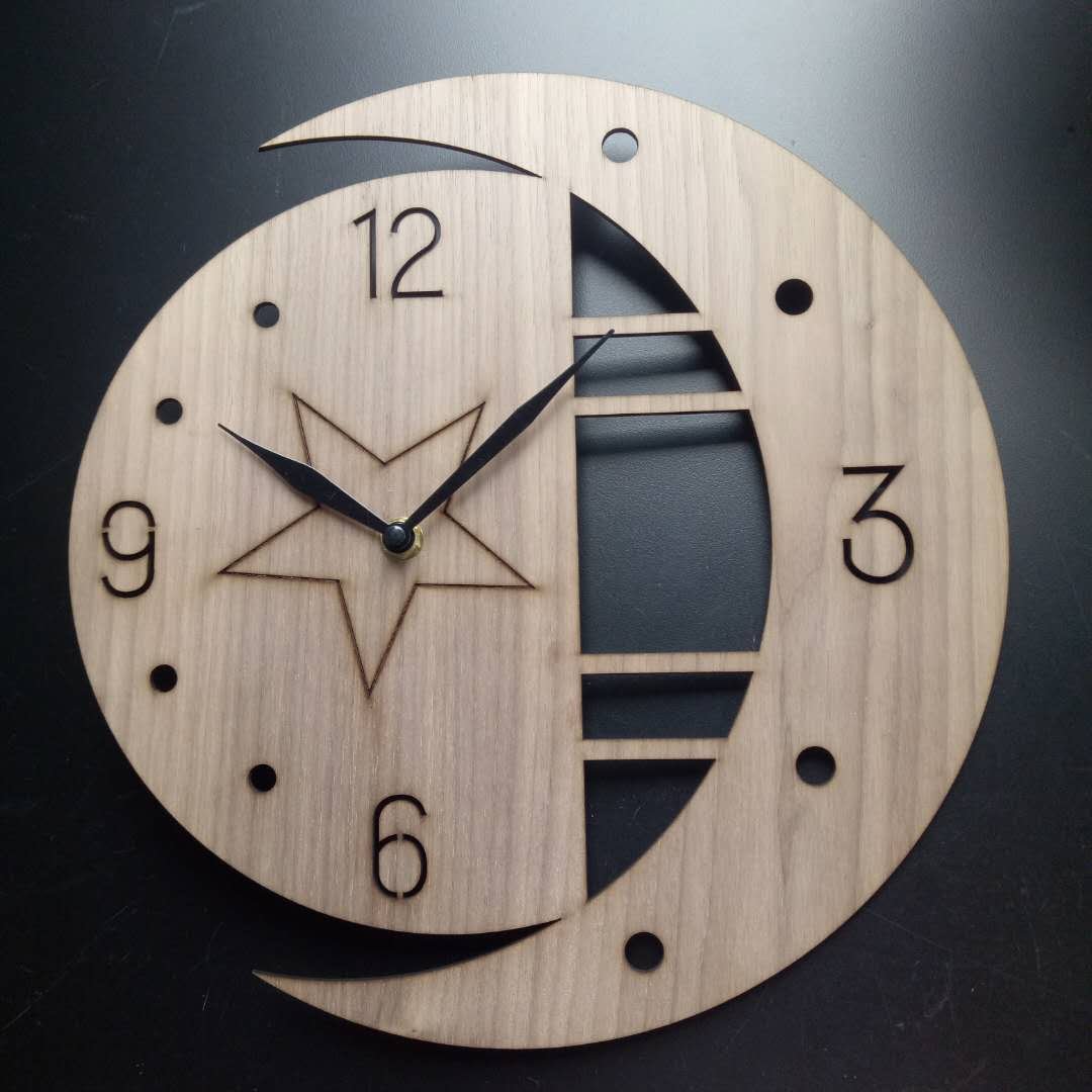 Простые формы часов. Часы из дерева. Часы из фанеры. Часы из фанеры настенные. Необычные настенные часы из дерева.