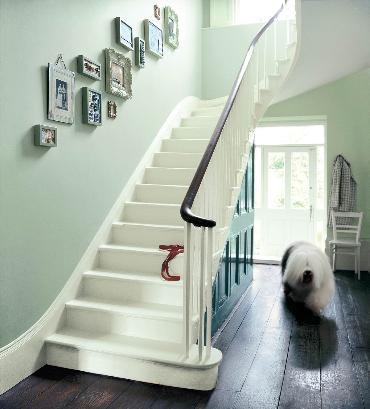 Фото белая лестница в интерьере фото
