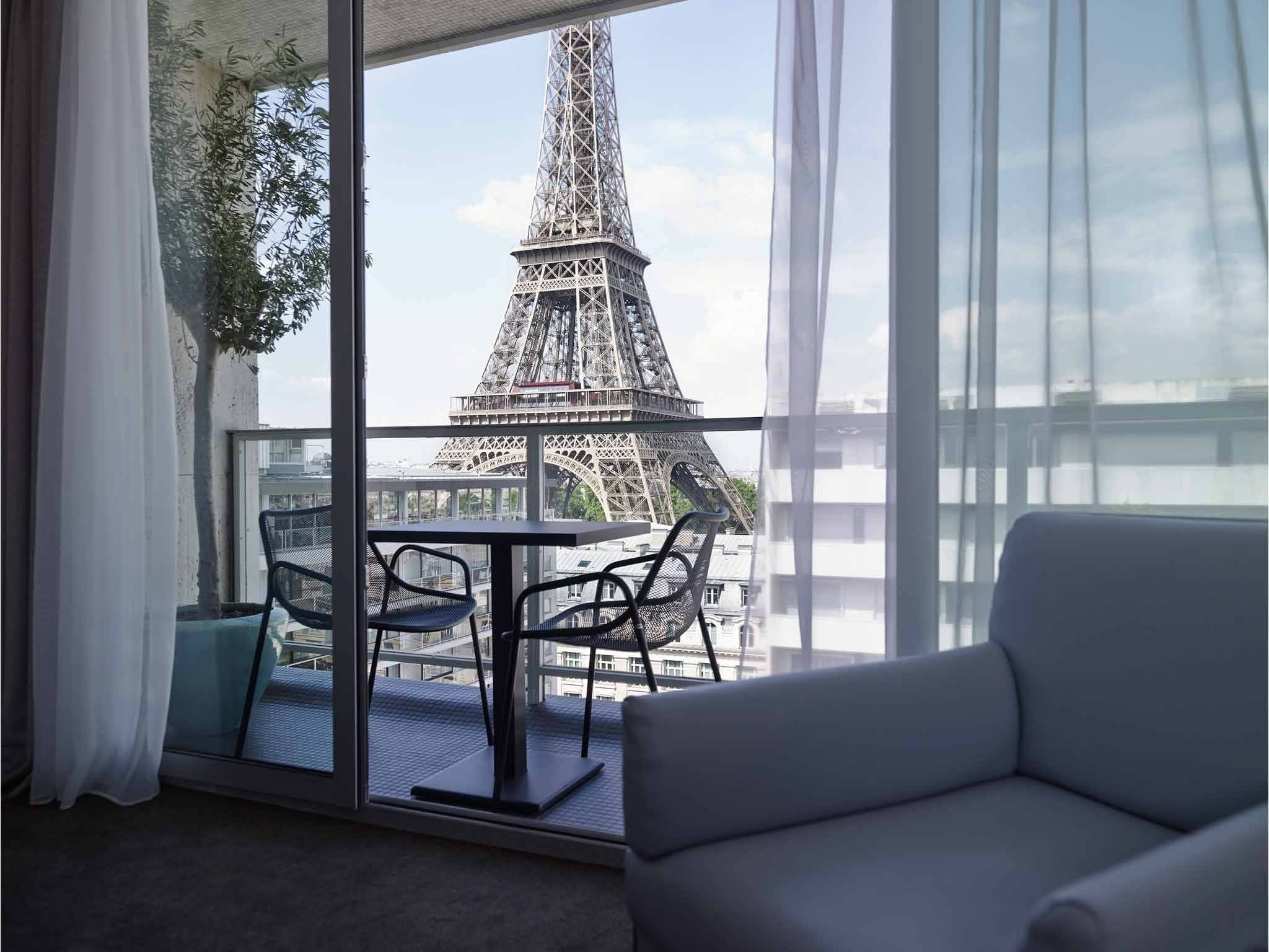 Вид на париж с эйфелевой башни. Отель Pullman Paris Tour Eiffel. Отель в Париже с видом на Эйфелеву башню. Отель Париж и Эйфелева башня.. Отель в Париже с видом на Эйфелеву башню 5 звезд.
