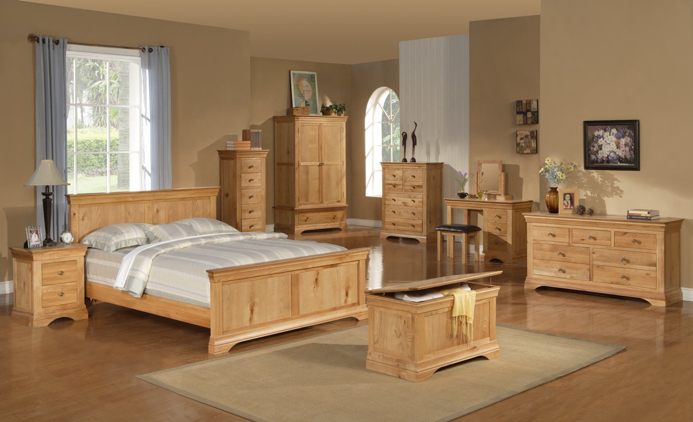 Мебель для спальни из массива дерева