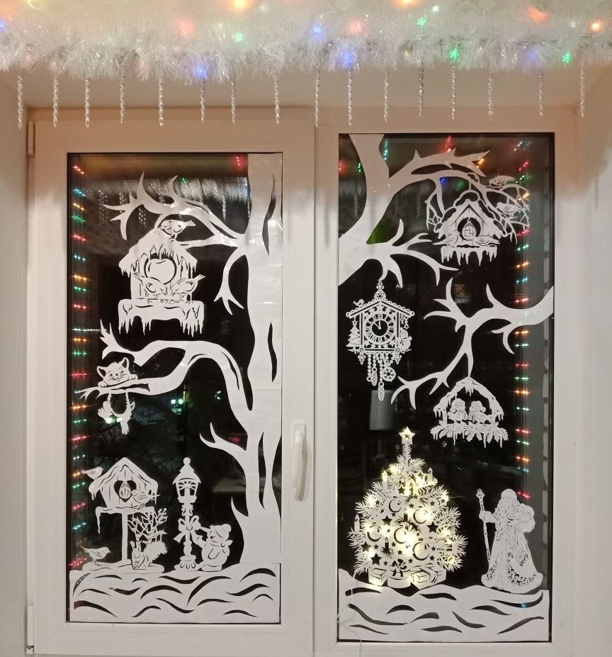 Украшения окна на новый год белым