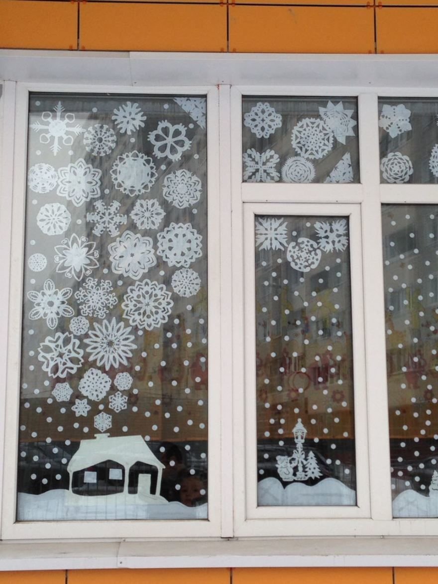 Украшение оконикиновому году